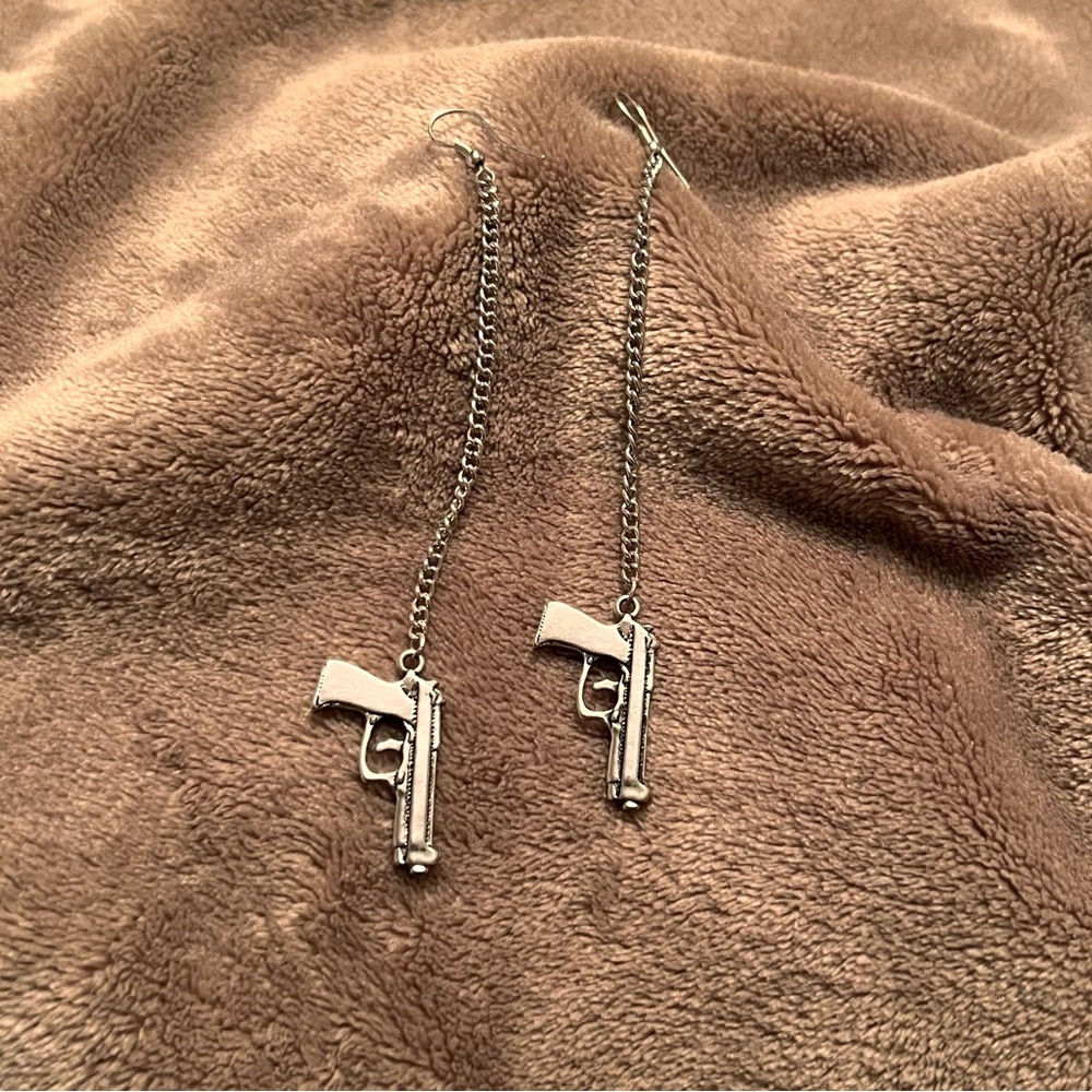GOTHIC Silver Metal Pistol-Shaped Chain Minimalist Goth Dangle Earrings